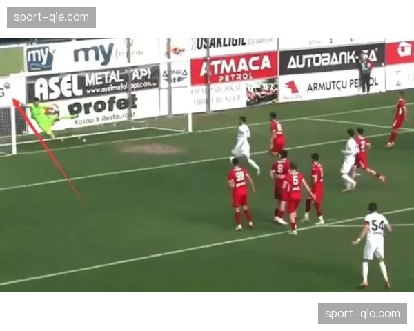 专家观点：现行规则下，进攻球员在任意球人墙中“拆墙”行为是否获利过多？