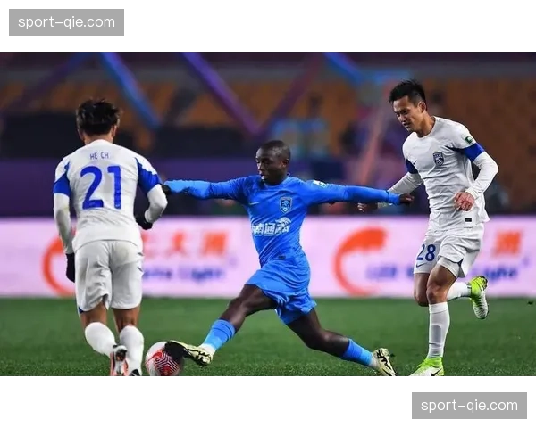 《队报》调查:VAR介入后场均净比赛时间下降与球员跑动数据变化分析 《队报》调查:VAR介入后场均净比赛时间下降与球员跑动数据变化分析