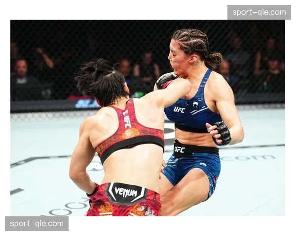 UFC300:张伟丽分歧判定战胜罗斯,成功卫冕女子草量级金腰带 UFC300:张伟丽分歧判定战胜罗斯,成功卫冕女子草量级金腰带