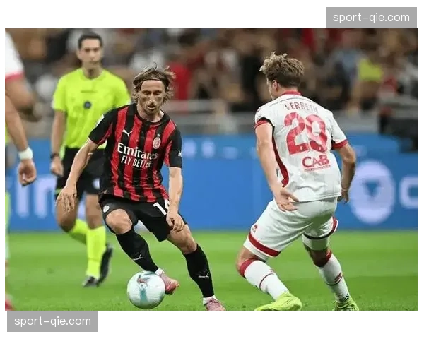 AC米兰vs乌迪内斯：红黑军团主场争四续命，乌鸡残阵客场寻突破